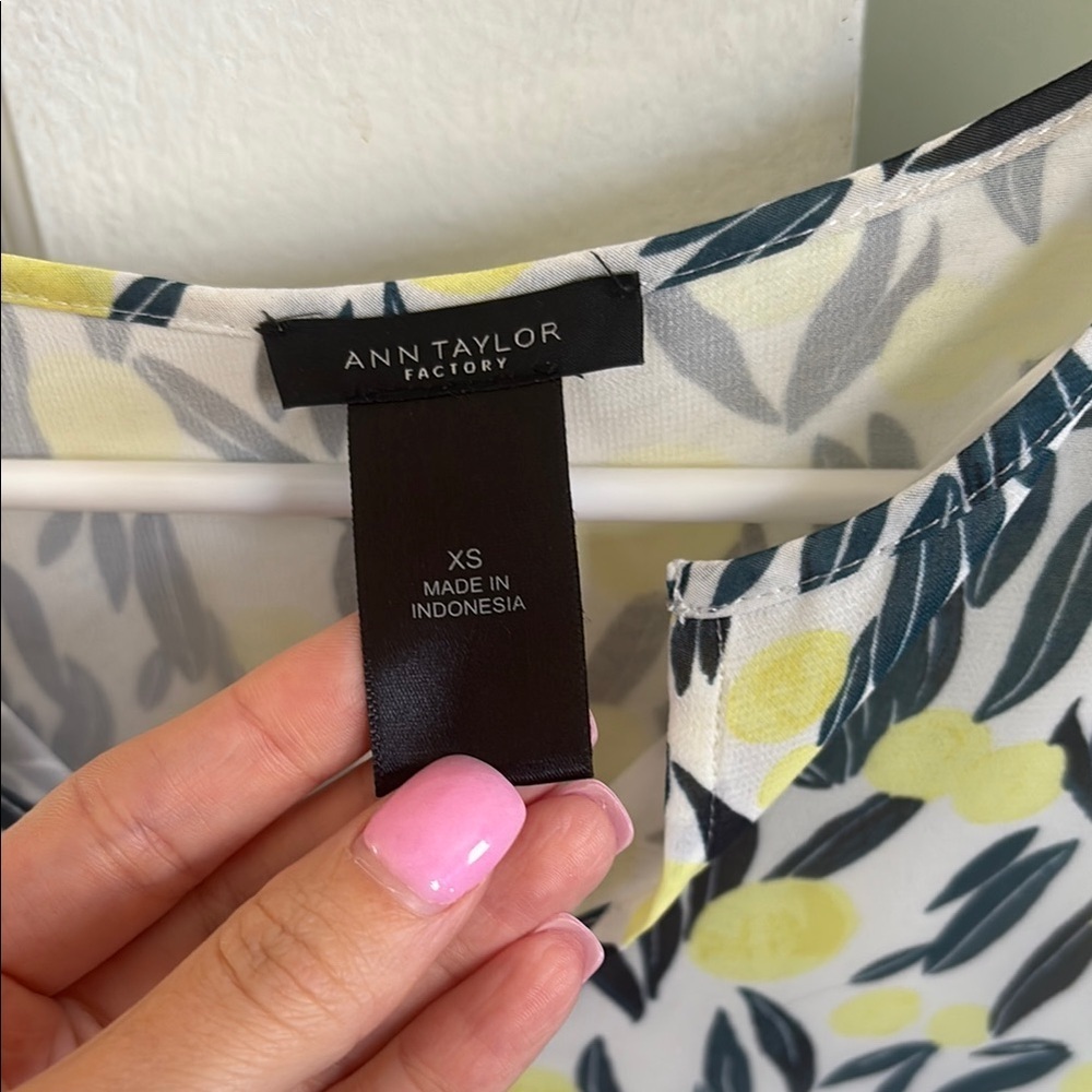 Ann Taylor Cream Blouse with Graphic Design and 3/4 Sleeves - Picture 2 of 3